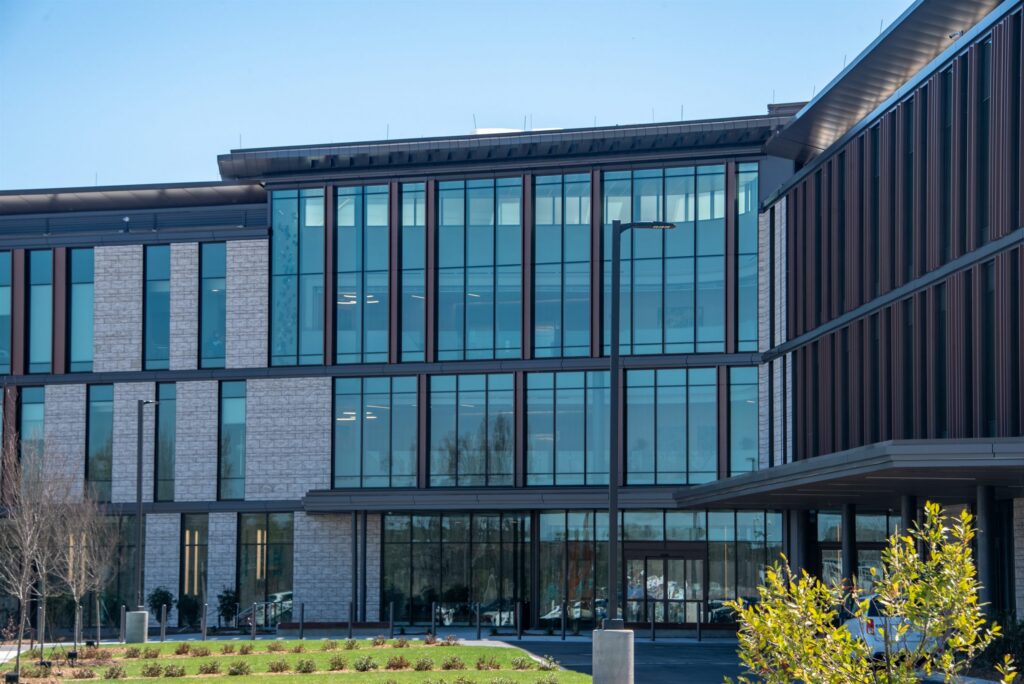 Benton Roofing: commercial building