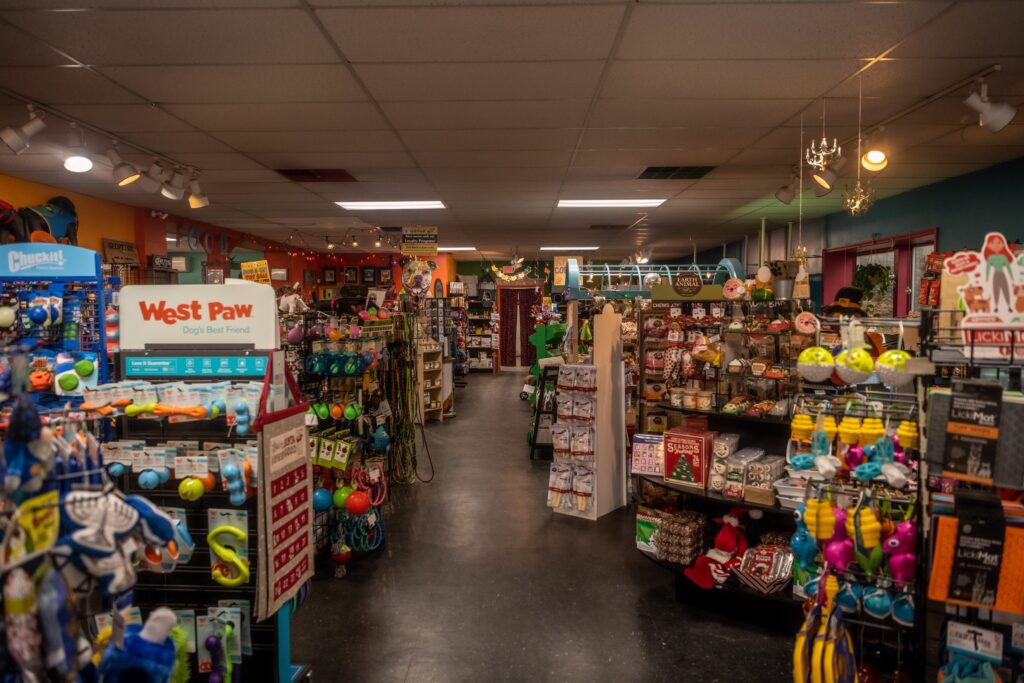 Patton Avenue Pet Company: store aisles