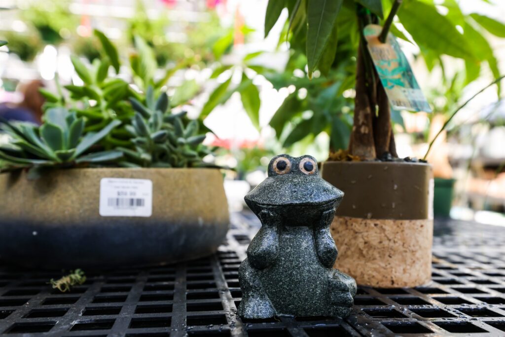 Red's Home & Garden: planters and garden decor